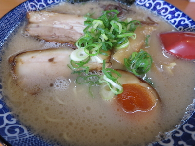 「博多とんこつ全部のせ750円」@博多ラーメン鶴亀堂 春日部ユリノキ店の写真