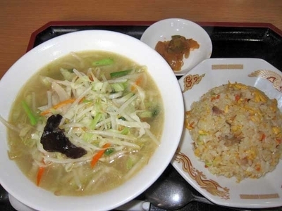「野菜タン麺と半チャーハンのセット　680円（ランチ）」@北京福屋の写真