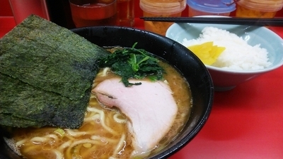 「ラーメン並 650円 ＋ ライス150円」@ラーメン杉田家の写真