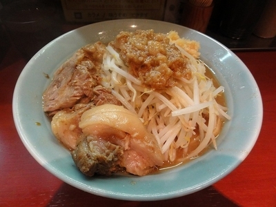 「ラーメン　750円　野菜少な目　ニンニクマシマシ」@立川マシマシ 神田駅前店の写真