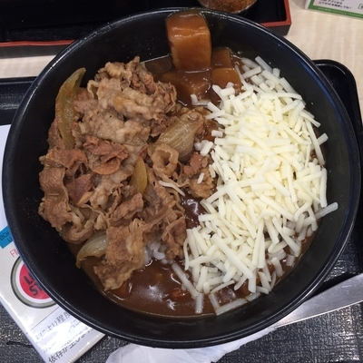 「牛チーズカレー 並 旨辛」@吉野家 大井町西口店の写真