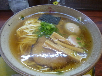 「醤油らーめん+煮たまご」@麺組の写真