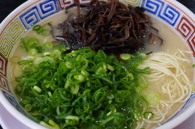 「素ラーメン+キクラゲ+ネギ+替え玉」@博多ラーメン よねちゃんの写真