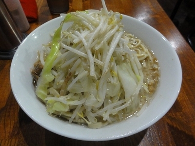 「醤油（太麺）750円 ニンニク」@麺屋のスたの写真