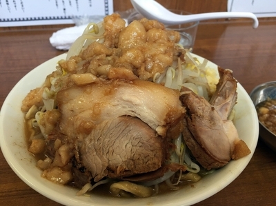 「ラーメン（７５０円）【限定麺氷瀑】アブラ、ニンニク」@ラーメンの店 どでん 北浦和店の写真
