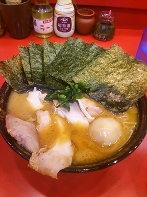 「中盛チャーシュー麺、海苔、味玉」@家系総本山 ラーメン吉村家の写真