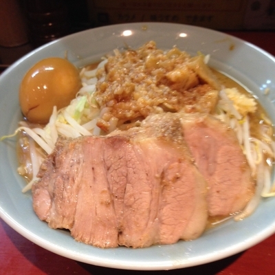 「ミニ（麺固・脂･ニンニク少し￥750）＋玉子￥100」@立川マシマシ 神田駅前店の写真