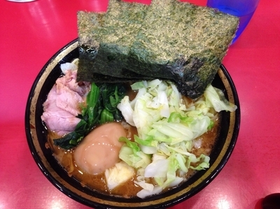 「ラーメン＋味玉＋キャベツ （790円）」@家系総本山 ラーメン吉村家の写真