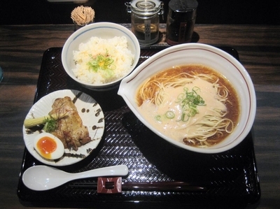「御膳（大盛）らーめん（麺220g・ごはん180g）1200円」@新宿御苑 らーめん桜花の写真