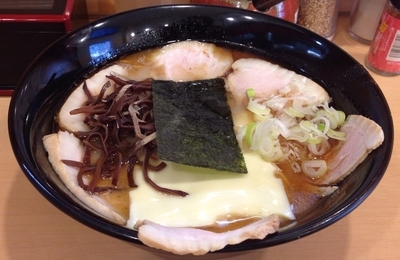 「あっさりとんこつらーめん(柚子胡椒抜き)＋チャーシュー」@らーめん梅吉の写真