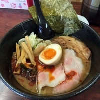 くい紋らーめん（６８０円）ミニサラダサービス