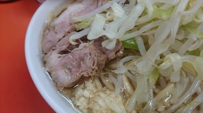 「小豚ラーメン(ニンニク少なめ)」@ラーメン二郎 神田神保町店の写真