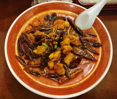 「辣子鶏担々麺（特注品） \900」@晴々飯店の写真