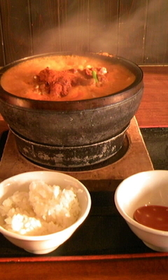 「石焼灼熱　旨辛ホルモンらーめん（猛辛）」@石焼らーめん 火山 春日部店の写真