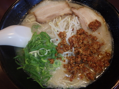 「赤雷(700円)豚骨、バリカタ、背脂あり」@らーめん 雷華の写真