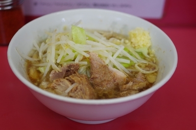 「ラーメン麺半分(ヤサイ少な目・ニンニク少な目)600円」@ラーメン二郎 小岩店の写真