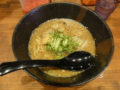 「醤油豚骨らーめん」@らー麺 雄 摂津店の写真