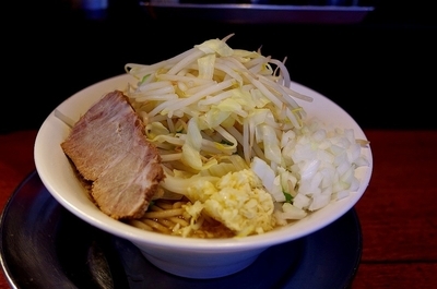 「小ラーメン(ニンニク・アブラ・たまねぎ)720円」@製麺所 豚とこむぎの写真