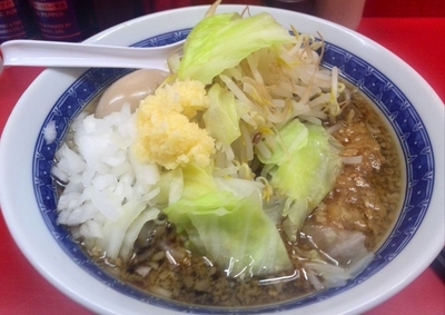 「ラーメン＋味玉（麺半分・にんにく・玉ねぎ）」@ラーメン信者の写真