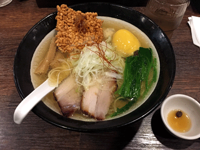 「特選しおそば（950円）」@焙煎汐蕎麦処 金字塔の写真