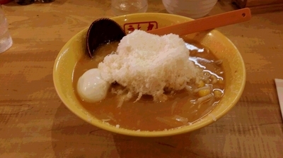 「元祖〇究チーズラーメン+ゆでたまご+半ライス」@九十九とんこつラーメン 恵比寿本店の写真