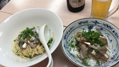 「いわしそば 390円＋いわし丼 360円＋ビール 500円」@中華そば よしかわの写真