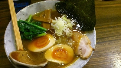 「正油白湯めん+半熟玉子1/2」@ラーメン みしまの写真