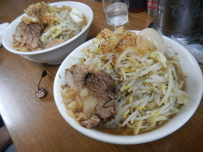 「らーめん少＋味玉＋ヤサイ＋アブラ＋炙り(限定)」@ラーメンの店 どでん 北浦和店の写真