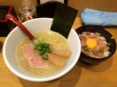 「塩らーめん＋古白鶏ユッケ丼」@麺屋正路の写真