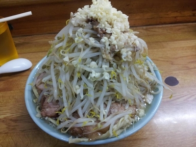 「豚増しラーメン＋ヤサイニンニクアブラ」@ラーメン そらの写真