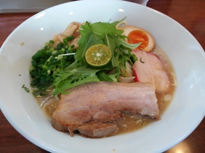 「シークワーサーラーメン（限定）」@メガガンジャの写真