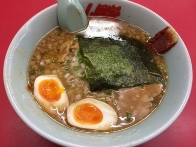 「限定　味玉煮干し醤油らぁめん（９２０円）」@ラーメン山岡家 阿見店の写真