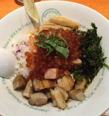 「シルバーウィーク限定 サーモンの親子和えそば 900円」@麺屋 六感堂 Rock'anDoの写真
