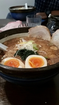 「黒熟成らーめん」@俺流塩らーめん ～塩とタンメン～ 南平台店の写真