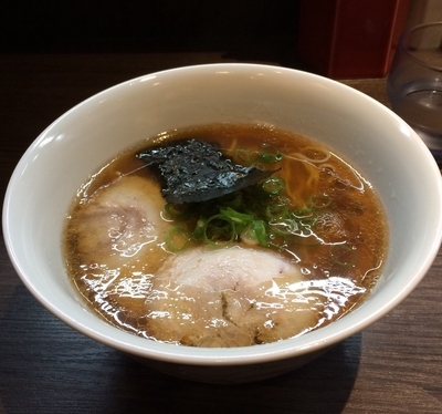 「醤油ラーメン」@支那そばや 本店の写真