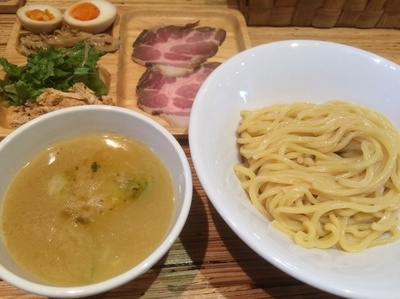 「特製煮干しつけソバ」@NOODLE STOCK 鶴おかの写真