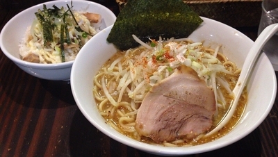 「ウマ辛らーめん＋チャーマヨ丼(700円＋250円)」@pumehana RA-MEN + CAFE BARの写真