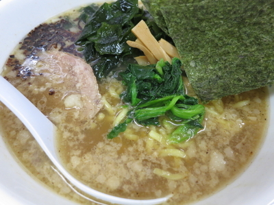 「新風ラーメン太麺780円+ワカメ100円」@横浜ラーメン 大和家の写真