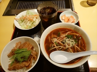 「日替ランチ(並盛・豚バラ丼辛口ラーメン)620円」@朝鮮飯店 高崎駅西口店の写真