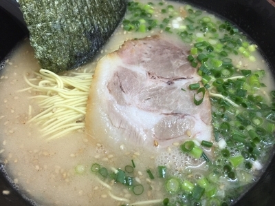 「博多ラーメン＋替え玉」@博多ラーメン 長浜や 青物横丁店の写真