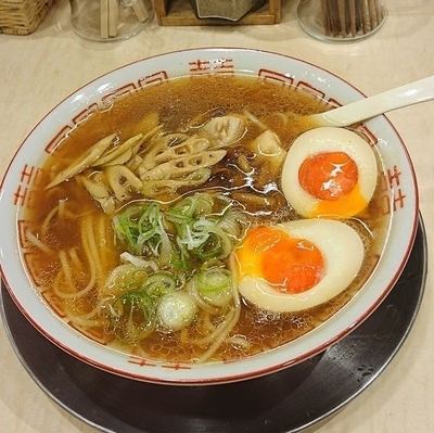 「稲庭中華そば(醤油)＋味玉」@食堂 七彩の写真