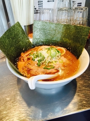 「とんこつ醤油¥750＋煮玉子追加（サービス）＋ノリ追加（サービス」@さんじの写真