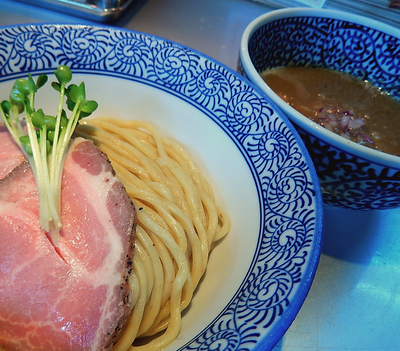 「食数期間限定 節香る鶏白湯つけ麺150g+海老辛味(910円」@豚骨一燈の写真