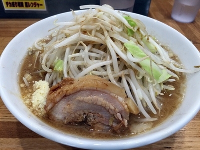 「ラーメン（５００円→開店サービス価格）」@デカ盛り戦隊 豚レンジャーの写真