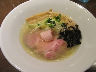 「あさり出汁地鶏そば（７５０円）＋特製盛り」@麺や 虎徹の写真