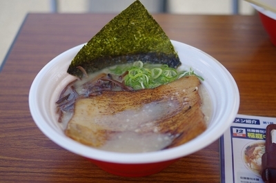 「濃厚博多豚骨　豚トロ肉盛りラーメン850円」@らーめんフェスタ in イオンレイクタウンの写真