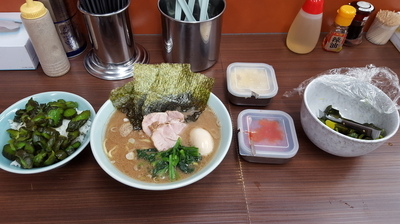 「ラーメン650円(MAX＋無料ライス1.5杯)」@横浜家系らーめん 武蔵家 川口店の写真