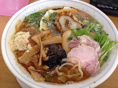 「長月の一杯 豚スープのワンタン麺S(後半)」@MENYA 食い味の道有楽の写真