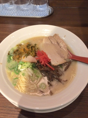 「白400円粉落とし替玉一杯無料」@博多らーめん 一心堂 蒲田店の写真