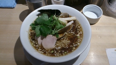 「蛤SOBA_950円」@むぎとオリーブ マーチエキュート神田万世橋店の写真